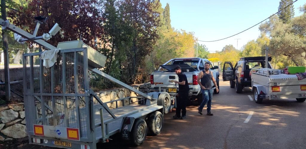 הובלת מצלמות אבטחה על תורן סולארי עליונות ביטחונית 