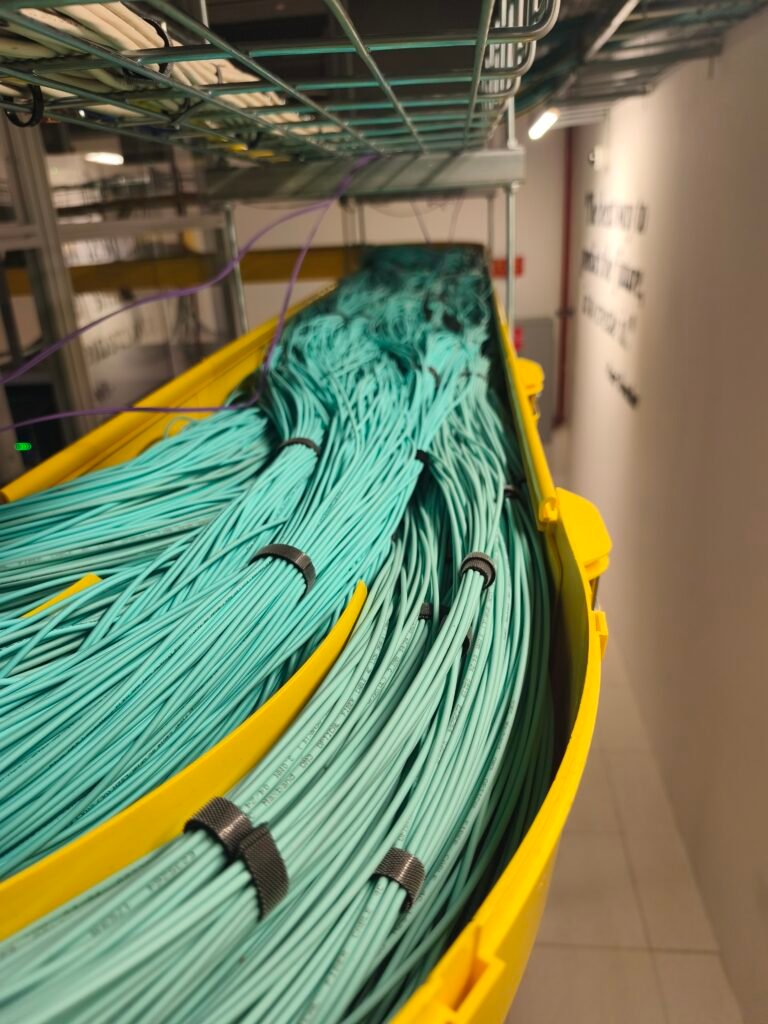 סיבים אופטים בפרוייקט תקשורת