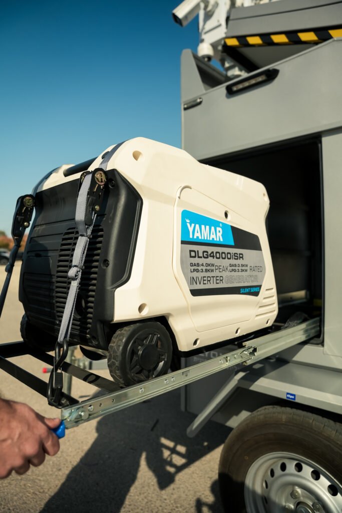גנרטור Yanmar 4KW – כולל מגירה נשלפת על מסילות לנגישות ותחזוקה קלה.